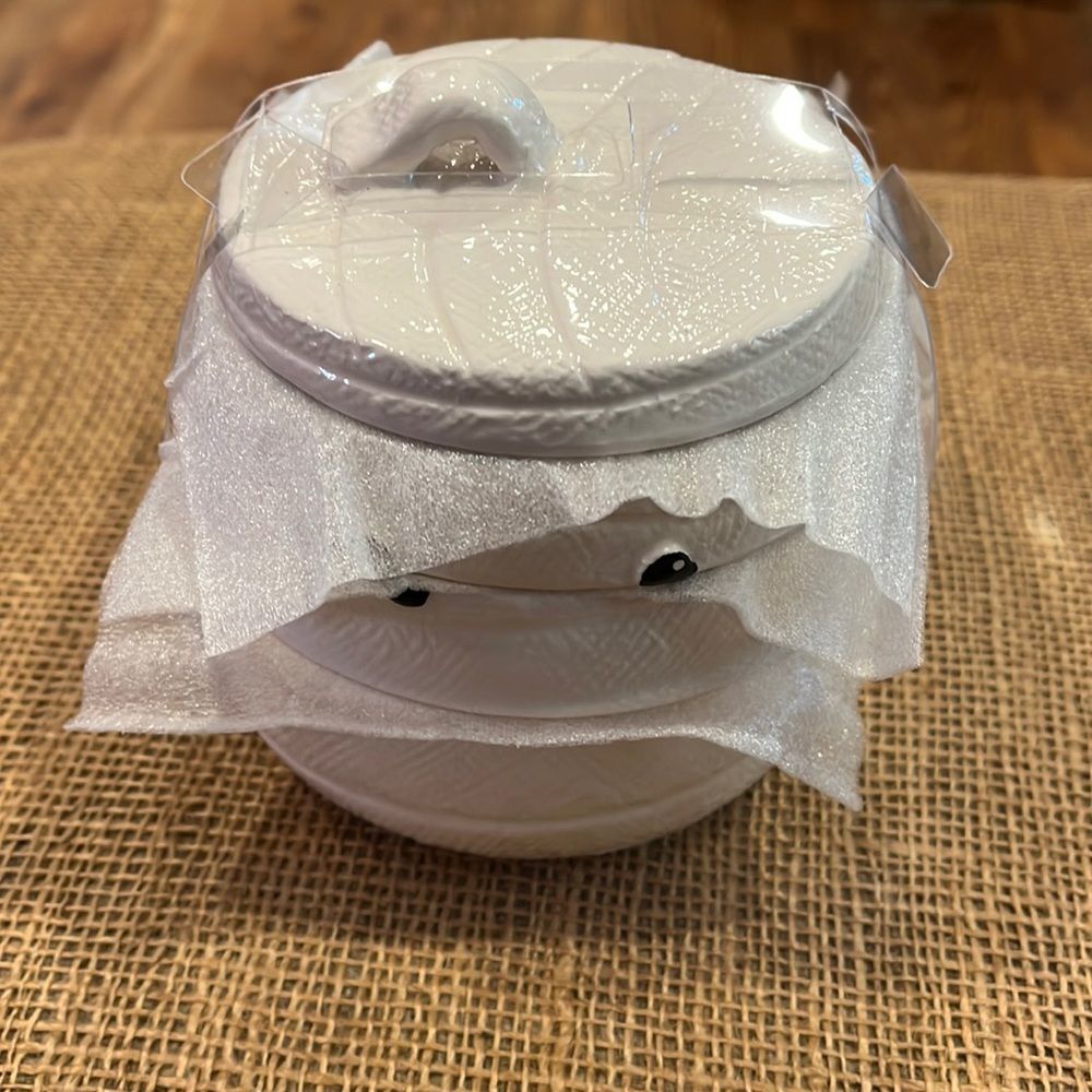 NWT Mummy measuring cups